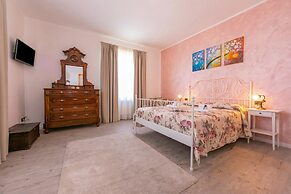 Maison Fleurie Apartments