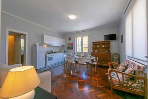 Maison Fleurie Apartments