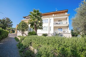 Maison Fleurie Apartments