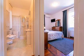 Maison Fleurie Apartments