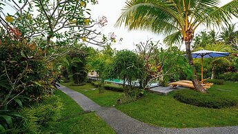 Green Coconut Cottage