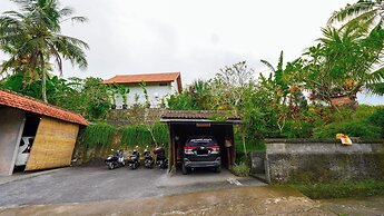 Green Coconut Cottage