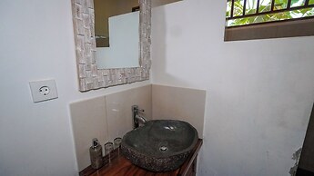 Green Coconut Cottage