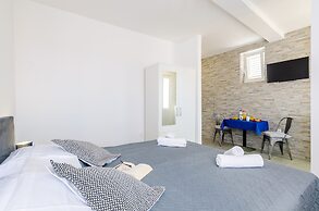 Miracle Apartments