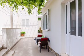 Miracle Apartments