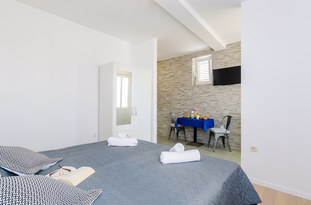 Miracle Apartments