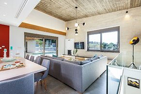 Villa Aori