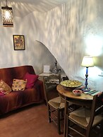 Cottage - Sleeps 4 - Pet Friendly - Patio