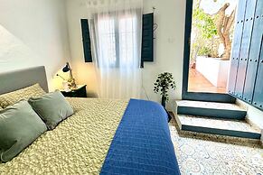 Cottage - Sleeps 4 - Pet Friendly - Patio