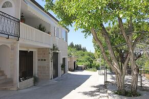 Holiday House Pine Tree
