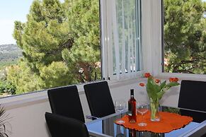 Holiday House Pine Tree