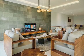 Anindya Hill View 7BR Villa a Private Heated Pool