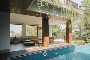Anindya Hill View 7BR Villa a Private Heated Pool