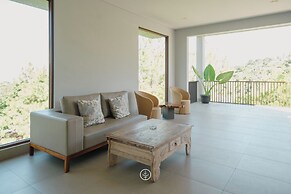 Anindya Hill View 7BR Villa a Private Heated Pool