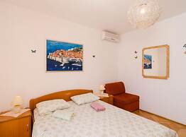 Ivo Guest House