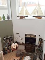 Spacious 1 Bedroom Split Level Old Pub Conversion Tower Bridge