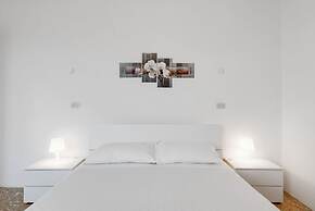 Lulli Cozy Apartment with Balcony