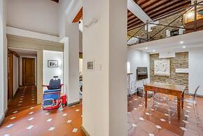 Palazzo Pitti Apartment with Terrace