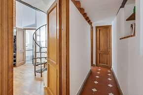 Palazzo Pitti Apartment with Terrace