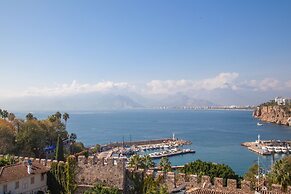 Aheste_simple Sea View Flat in Lovely Old Town