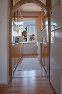 Aheste_simple Sea View Flat in Lovely Old Town