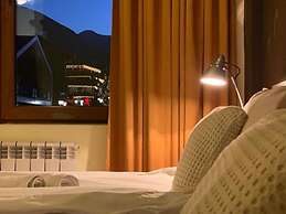 Room-granat Double Room 1- Next to Gondo