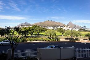 Mouille Point Mountain View 2 Bedroom