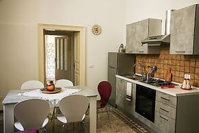 Palazzo Nicastro Guest House Red