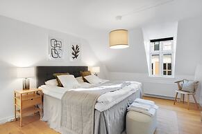Leaves 4 - Precious 2-bdr Apt in Central Copenhagen