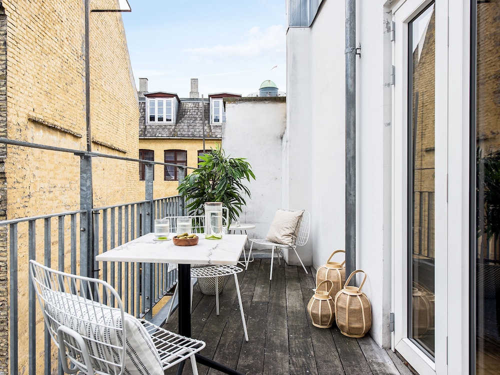 Leaves 2- Chic Apt for 8 Persons in Central Copenhagen