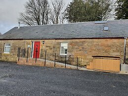 Inviting 2-bed Barn With hot tub Near Muirkirk