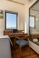 Avenis Hotel