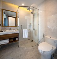 Avenis Hotel