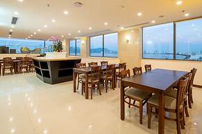 Avenis Hotel