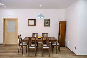Tribunali Family Apartment