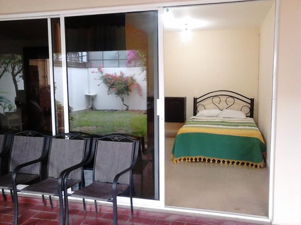 Los Nardos Hostel