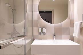 Hampton by Hilton Ashford International