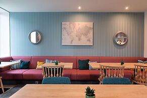 Hampton by Hilton Ashford International