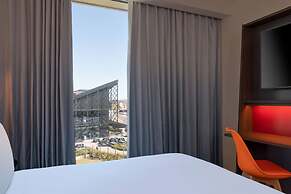 Hampton by Hilton Ashford International