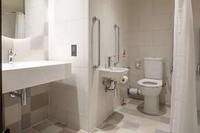 Hampton by Hilton Ashford International