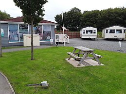 2 bed Caravan Approx 10 Mins From Beach Suzie 2