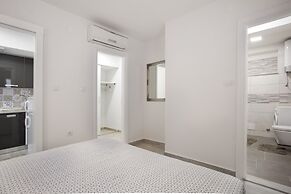Serious Job Apartment