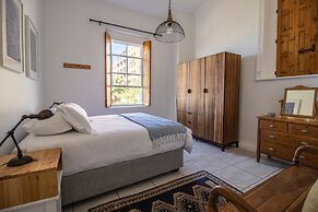 Searle's Manor - Apt 13