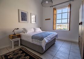 Searle's Manor - Apt 13