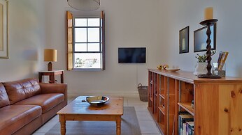Searle's Manor - Apt 13