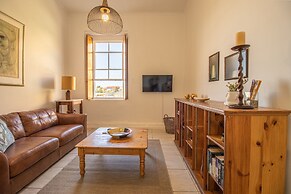 Searle's Manor - Apt 13