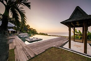 Palatial Wooden Villa, 4br, Lovina