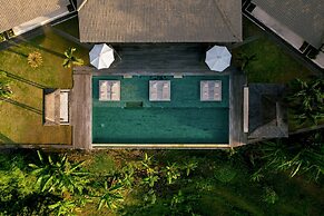 Palatial Wooden Villa, 4br, Lovina