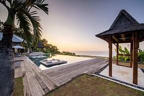Palatial Wooden Villa, 4br, Lovina