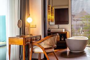 Contemporary Private Villa, 4 BR, Canggu With Staff